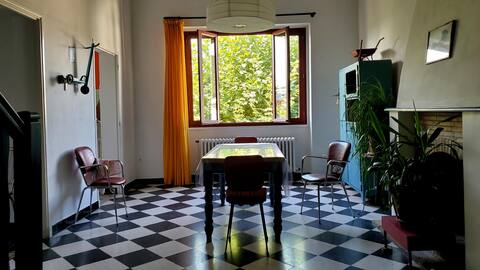 Quiet, sunny & spacious 135 m² apartment