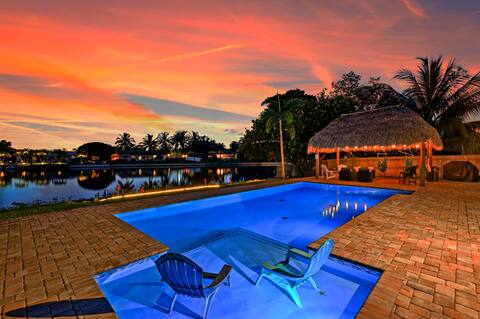 Waterfront, 3 bd, 2 baths,  pool, sleeps 10