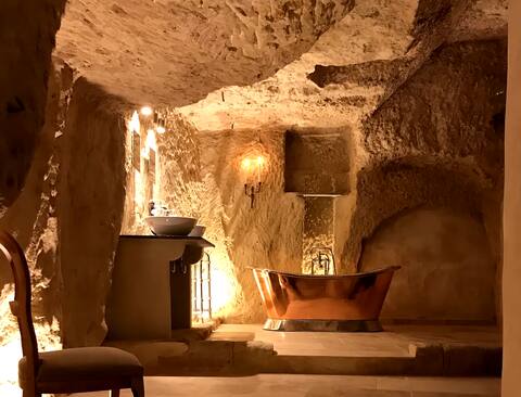 Amboise Troglodyte cave home - La Royale