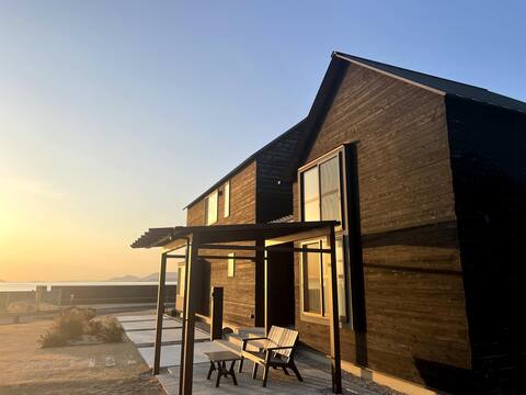 A small seaside house where you can stay quietly in a village surrounded by the sea and the mountain