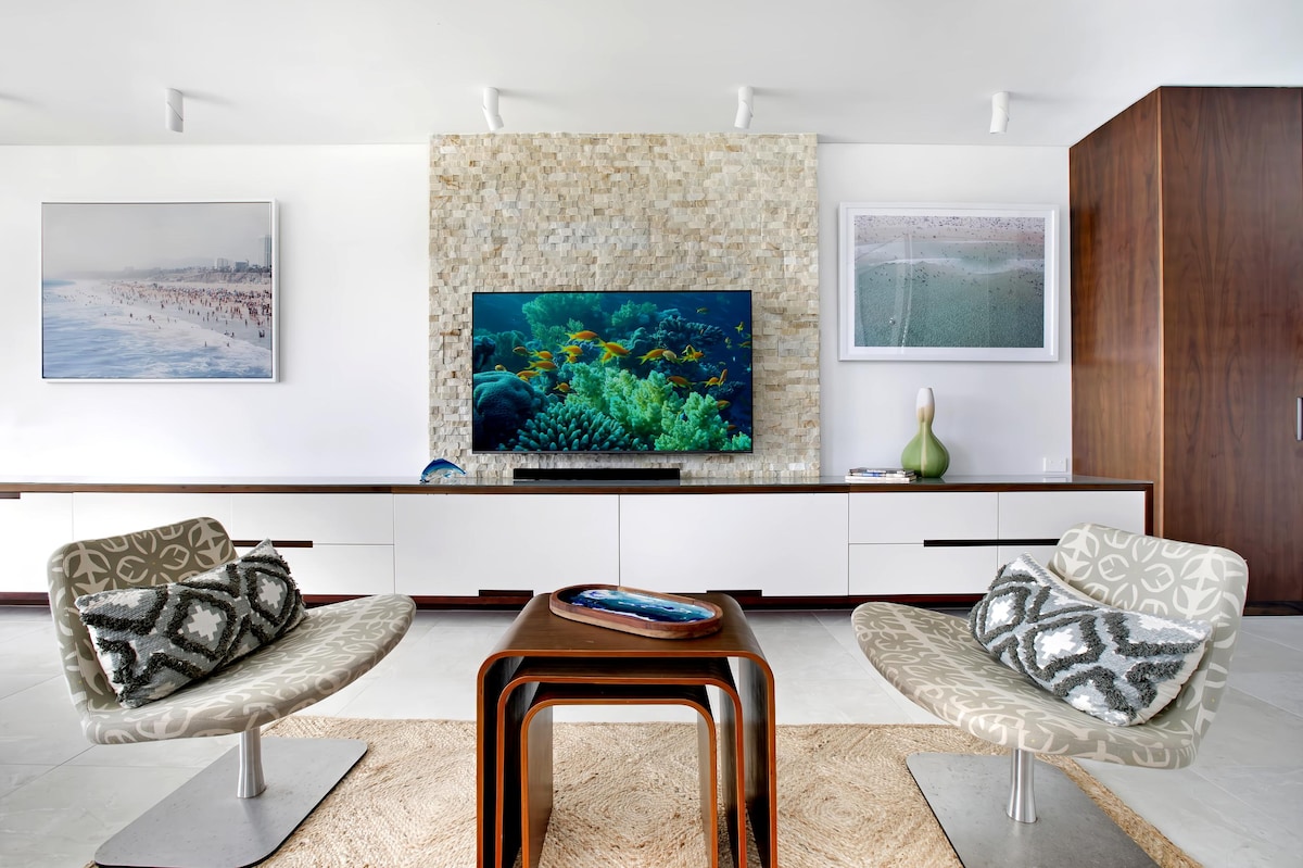 Successful Airbnb property: Smack Bang on Coogee Beach 2 bedroom Apartment in Coogee