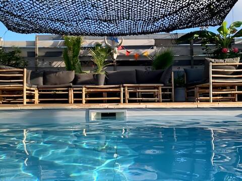 Villa and outbuilding with private pool