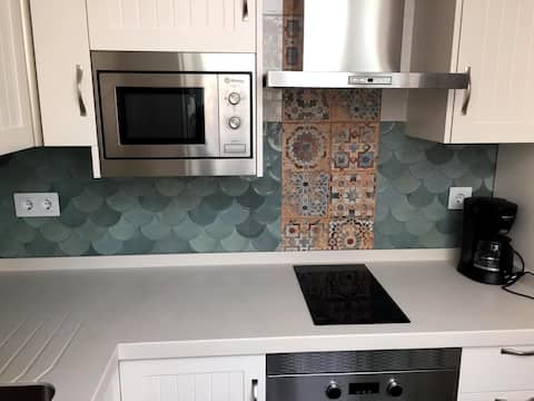 Anuncio de Airbnb popular: A newly renovated, complete, centrally located apartment en Granada