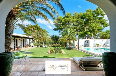 Beautiful spacious villa close to the beach