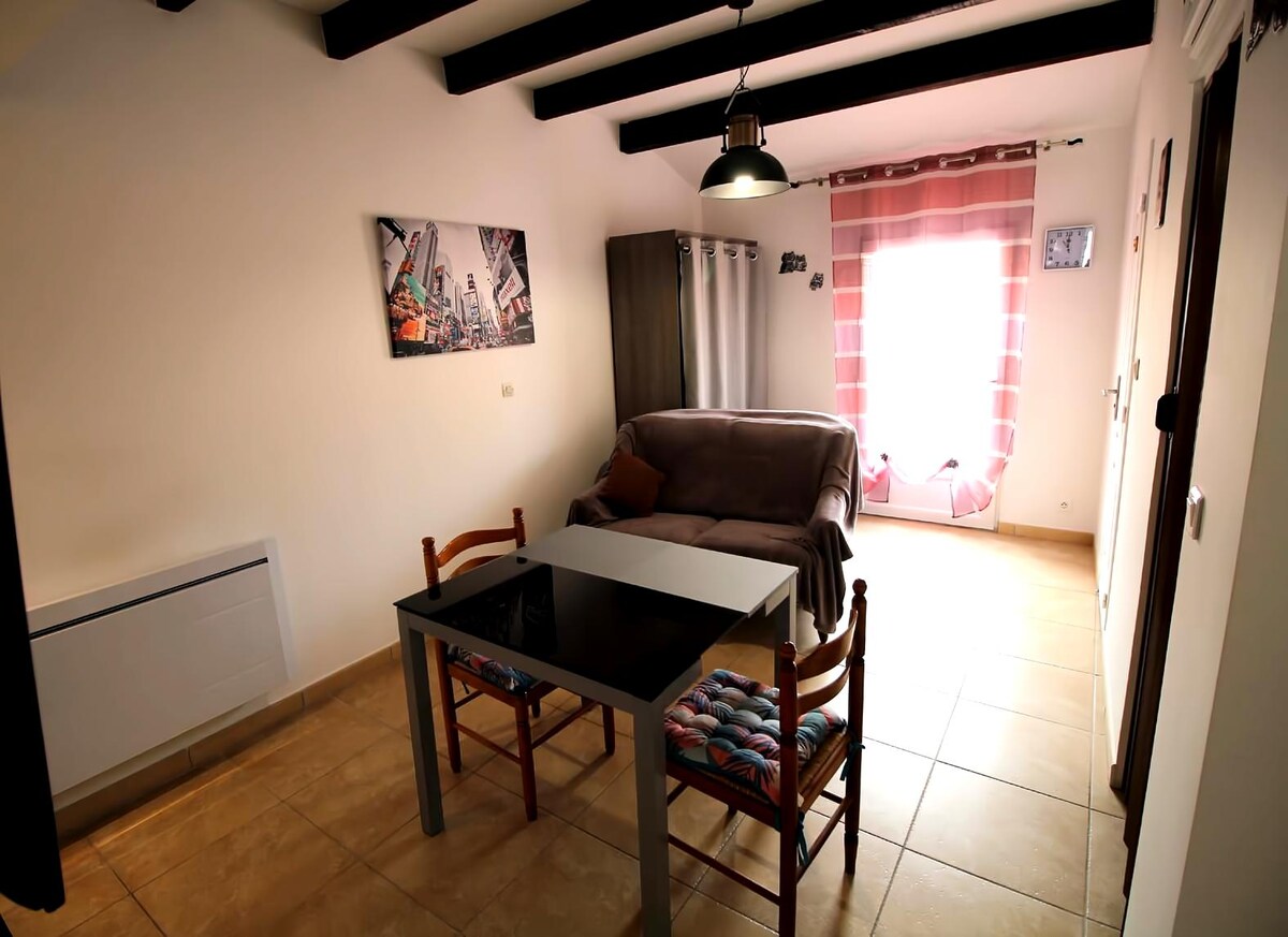 Beliebte Airbnb-Anzeige: Charming studio in villa with pool in Vidauban