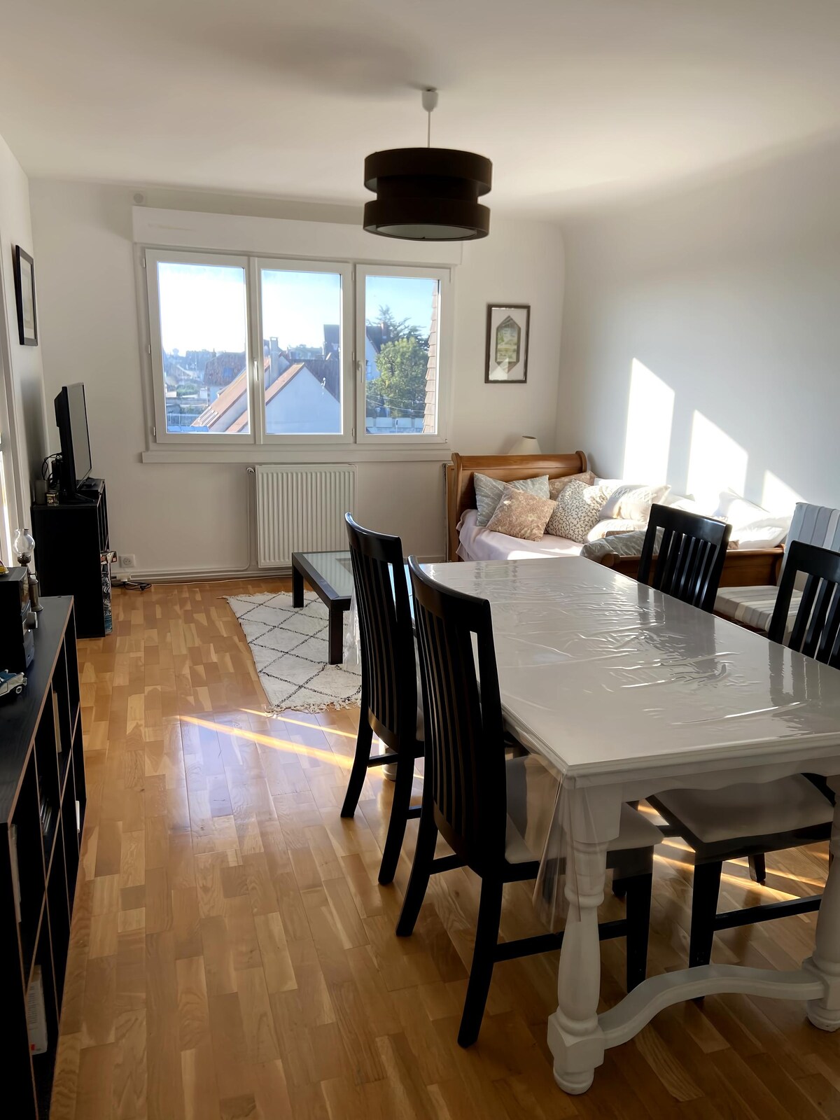 Popular Airbnb listing: Beachfront apartment in Ouistreham