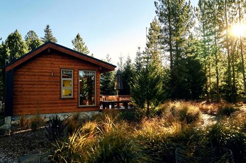 Kowhai Cottages - Rustic Charm & Stargazing Oasis