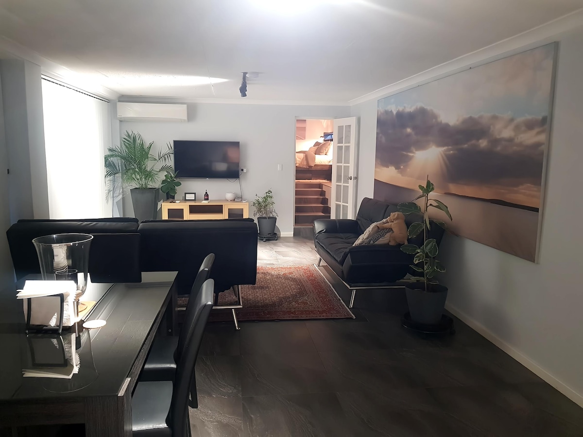 Top performing Airbnb: Vermillion Skies - listen to nature sing in Perth