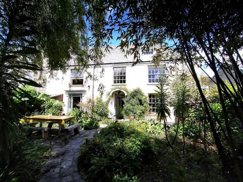 The Shire House . . . Blissful Joyful 5 star break