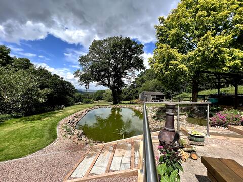 Country retreat with a hot tub and amazing views