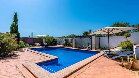 Cottage With Private Pool - a Peaceful Hideaway