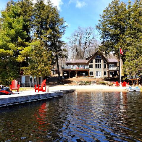 Waterfront Cottage, Private Sandy Beach & Hot Tub