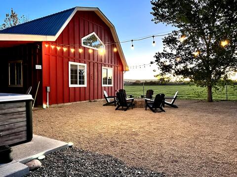 Barn house stay near Palisade, hot tub and views!