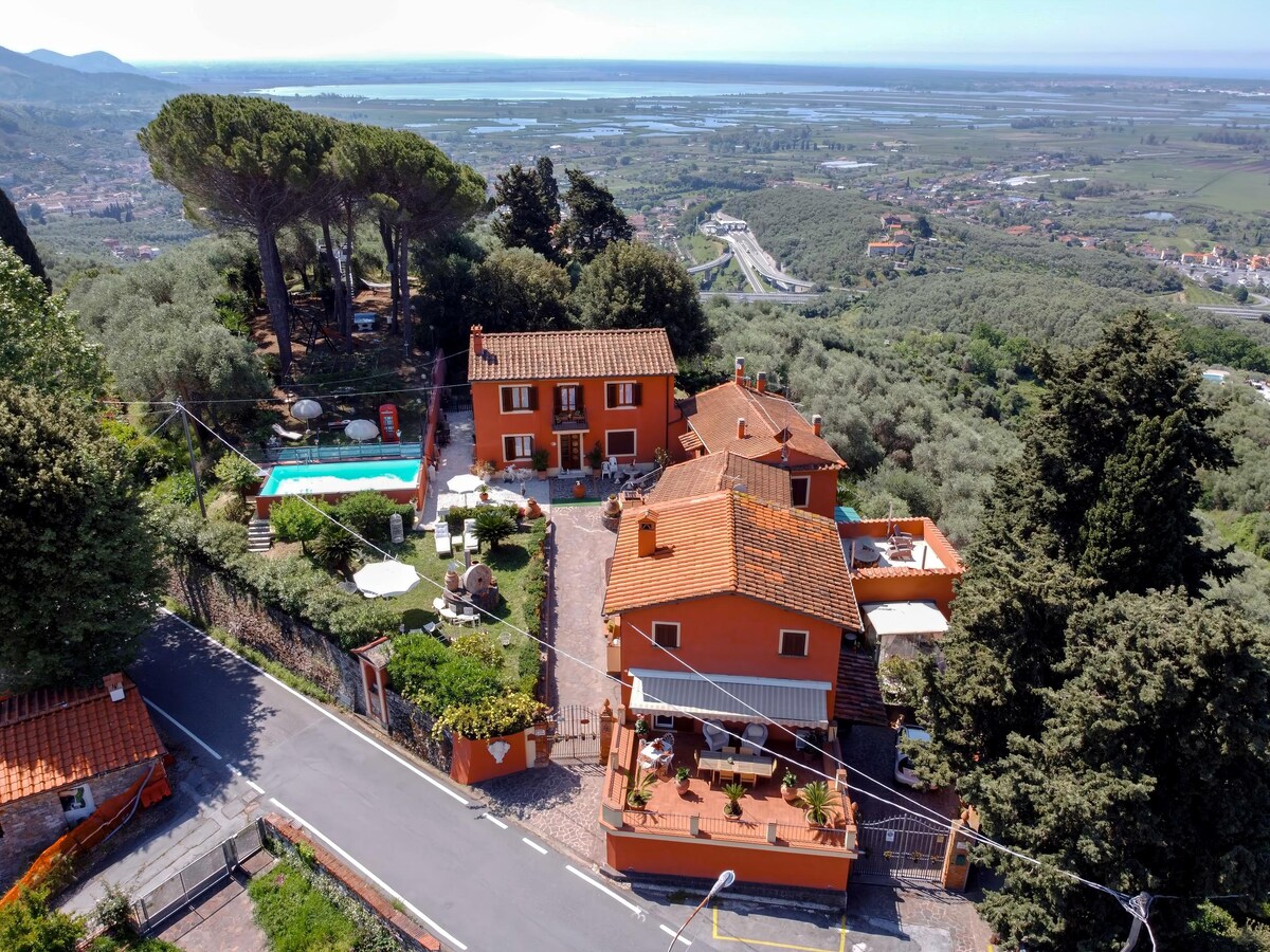 Top performing Airbnb: Casale Belvedere Il Melograno, Versilia Hills in Massarosa