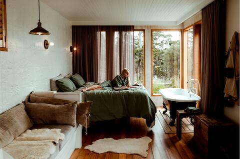 The Hide - Private Waterfront on Beautiful Bruny.
