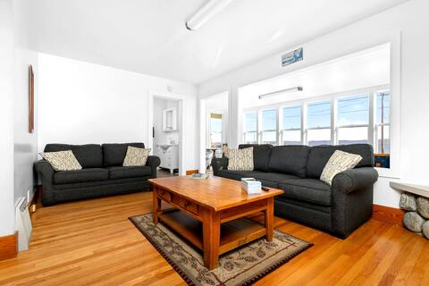 The Kaiser House *3 minutes to Down Town *Sleeps 8