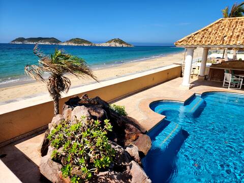 Beachfront w/private pool(Heated) 4bedroom Home