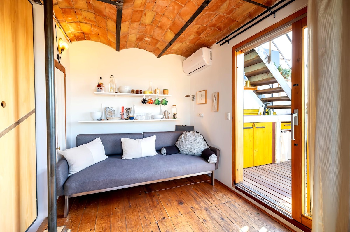 Top Airbnb: Apartment with Terrace & Views of BCN in El Poble Sec