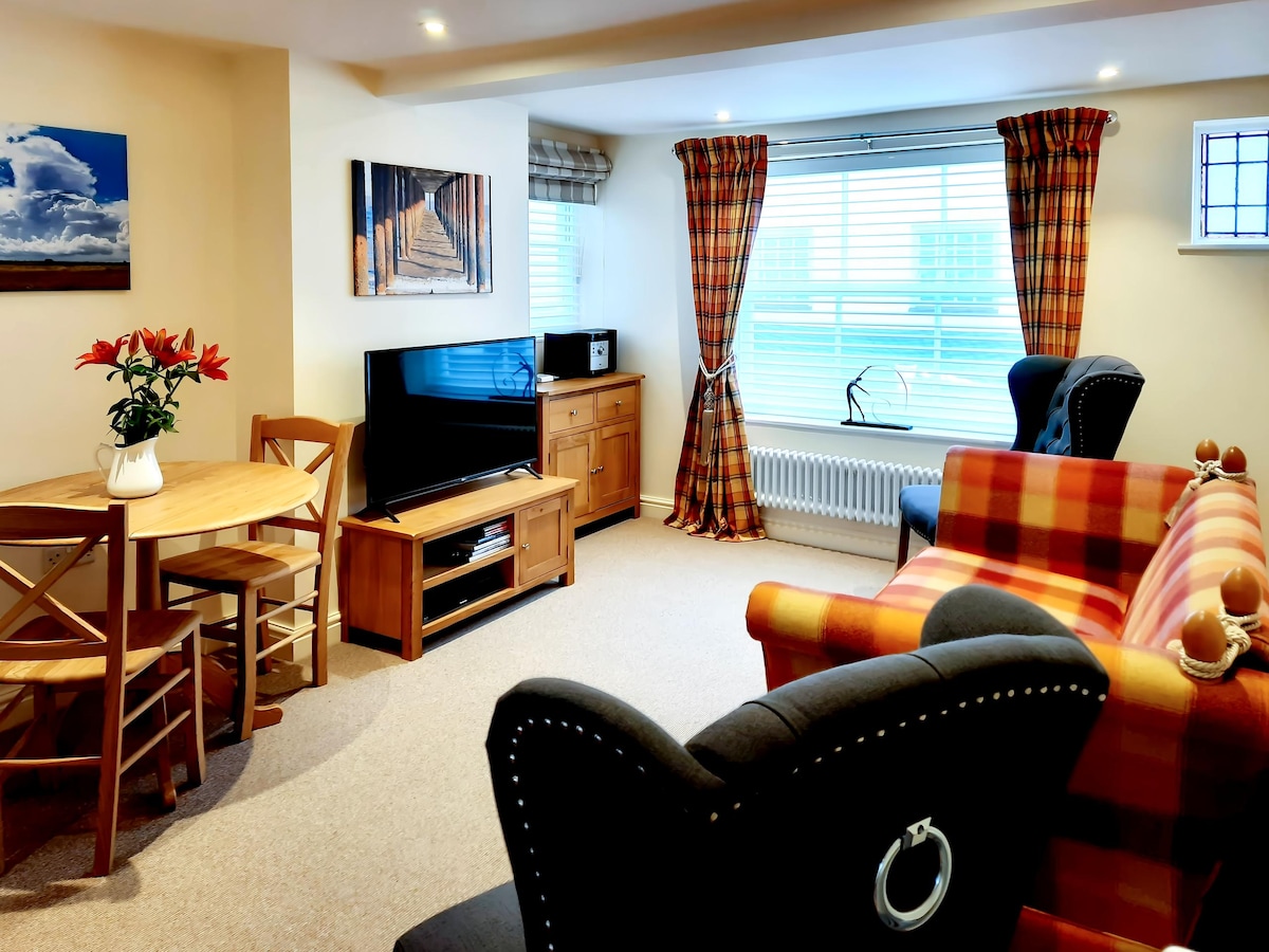 Popular Airbnb listing: Superb location modern apartment parking sun patio in Southwold