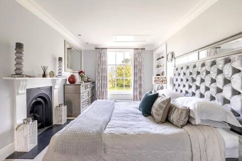 Trematon Hall Lux Suite, Private Lounge & Hot Tub