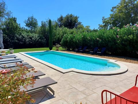 Quiet, view of the Alpilles, heated pool
