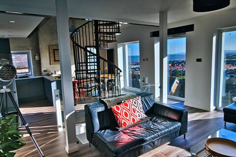 Detached House with Amazing Sea View