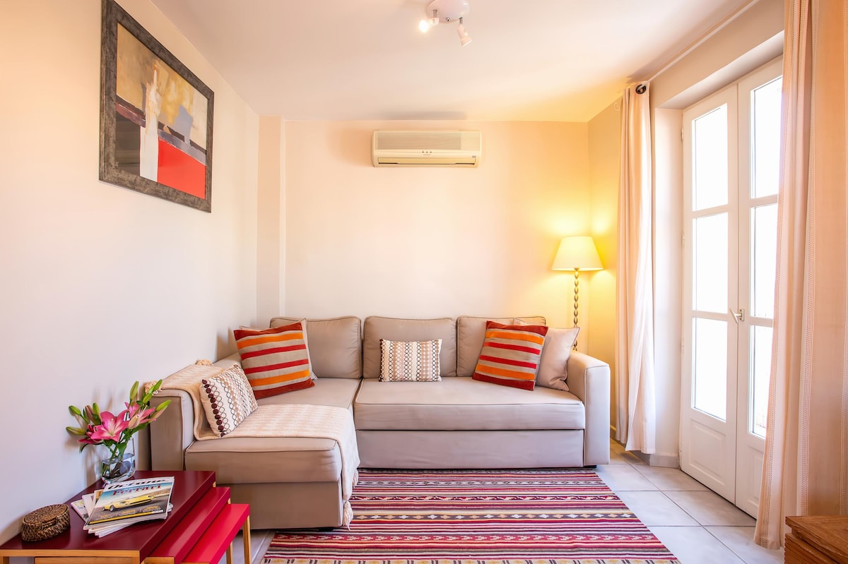 Popular Airbnb listing: Antibes Old Town, Balcony, A/C WIFI, 1Bdr Apt in Antibes