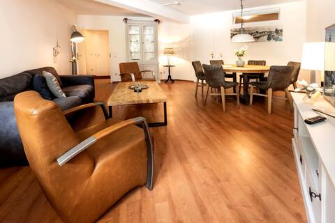 Luxury corner apartment: Skiing, Hiking,Pool & Spa