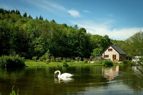 Crestyl Cottage riverside barn for 2 with hot tub