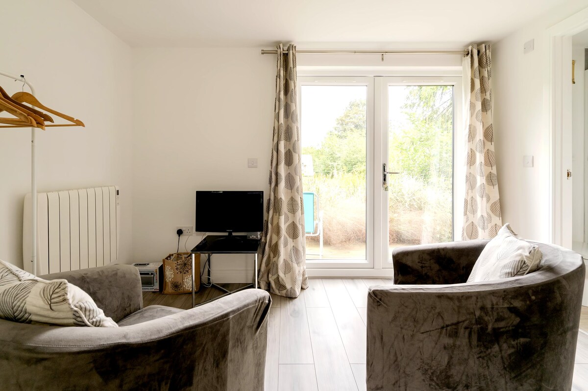 Top Airbnb: Contemporary Garden Room 3 miles from Folkestone à Folkestone