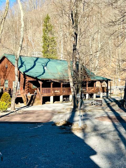 King-Hot Tub-WIFI-212 Mbps-Heart of bowden-BBQ-A/C