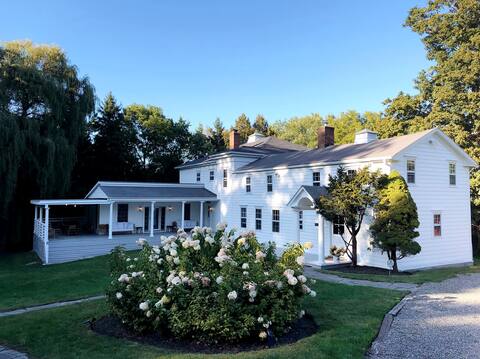 Vic at Spring Hill Estate - Farmhouse Near Hudson
