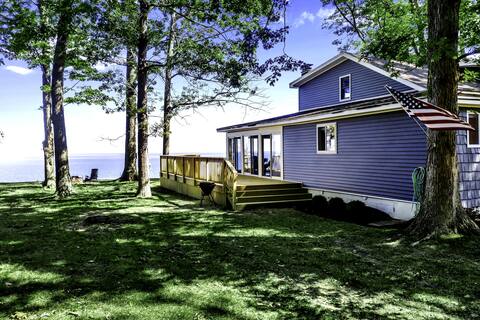 Tucked Away - Cozy 4BR Waterfront Home w/Hot Tub