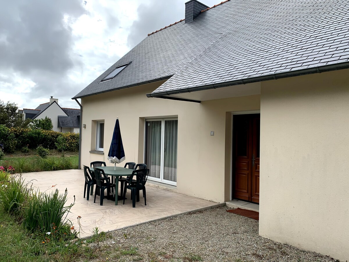 Popular Airbnb listing: Located in Plouhinec, Finistère, house with piano in Plouhinec