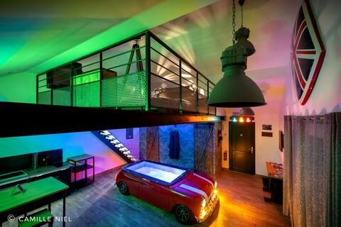 unique decor loft with private jacuzzi and lake view