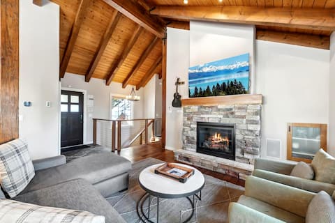 The Treehouse: HotTub, Games, EV Charger, High-end