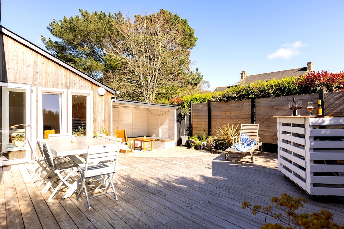 Popular Airbnb listing: La Cabane de St-Lu in Saint Lunaire