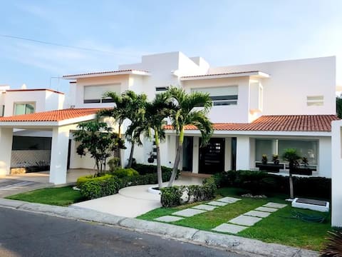 LOMAS DE COCOYOC MINIMALIST HOUSE Swim/BOILER