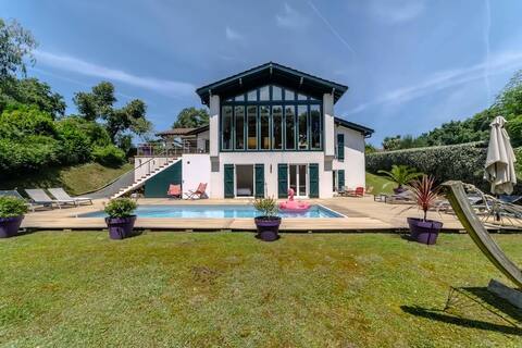 St Jean de Luz premium house, heated pool