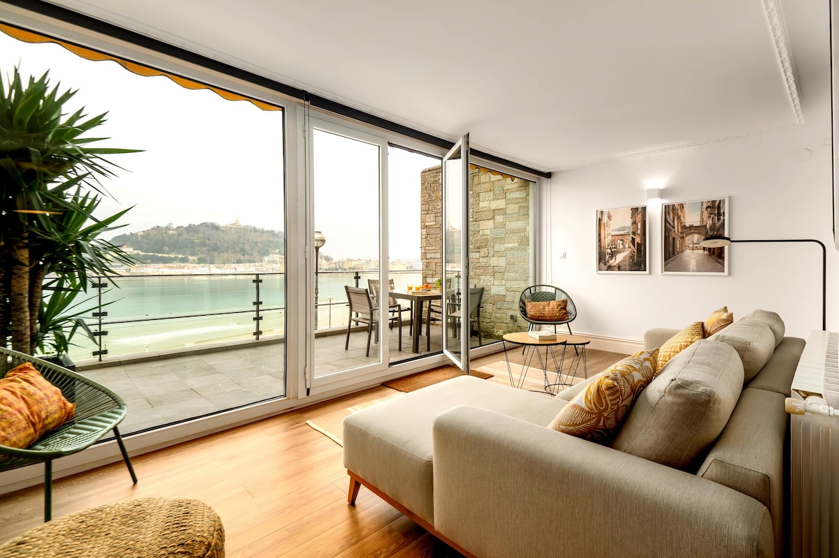 Propiedad de Airbnb exitosa: Miraconcha, beachfront, views and parking. en Gipuzkoa