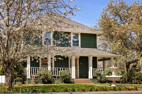Downtown 5BR/5BA w/ Sauna, Firepit, Outdoor Dining