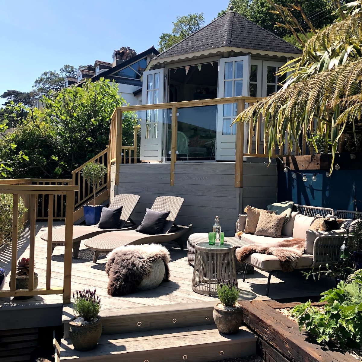 Top Airbnb: The Garden Studio with views and parking à Dartmouth