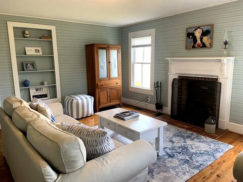 Cozy Farm House with Hot Tub in Edenton, NC