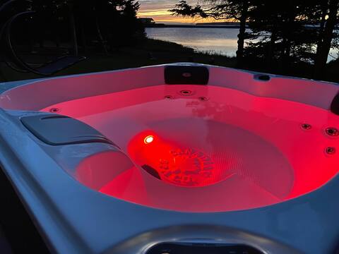 The Getaway on Conception Bay - Year Round Hot Tub