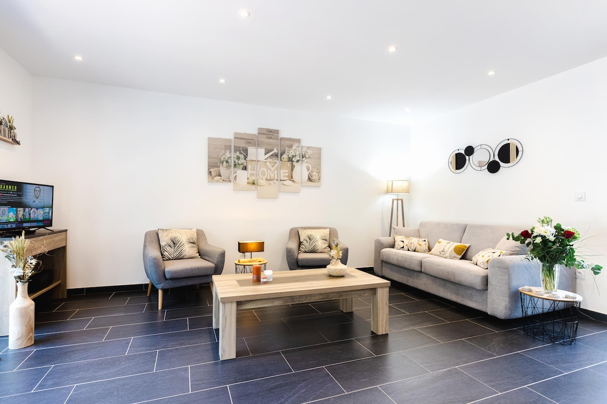 Popular Airbnb listing: Les Pénates de Camiers Quiet - Terrace - Netflix in Camiers