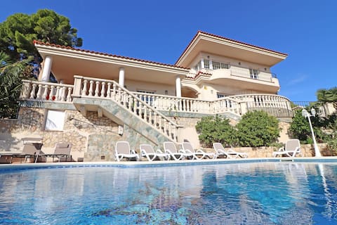 Holiday home with private pool, Villa Rubi