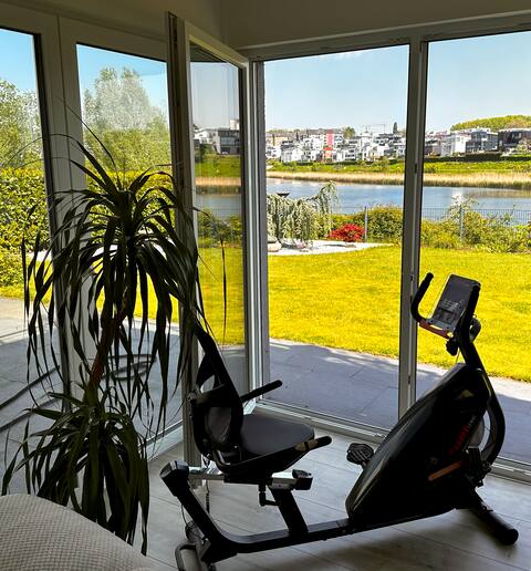 Leistungsstarkes Airbnb: Phoenixsee 1. Reihe Seeblick & Garten, Terasse in Dortmund