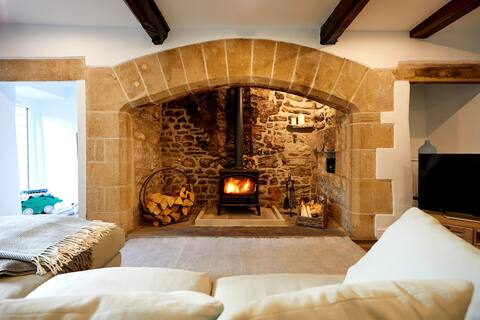 Polly's Cottage - perfect for families!