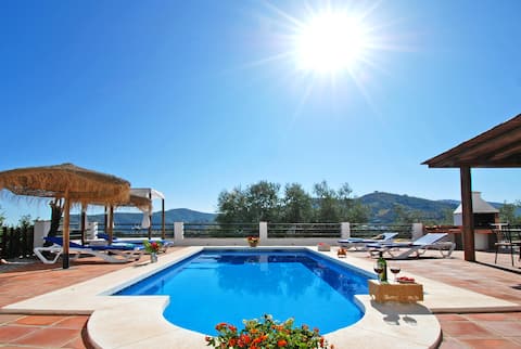 Villa Torcal 1, 10 Pers, Heated Pool, wifi, AC,BBQ
