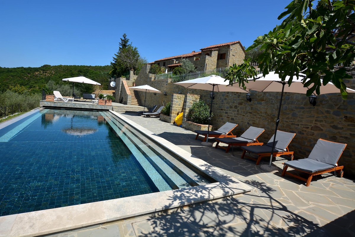 Top performing Airbnb: Stunning Tuscan Villa & Panoramic Infinity Pool in Cortona